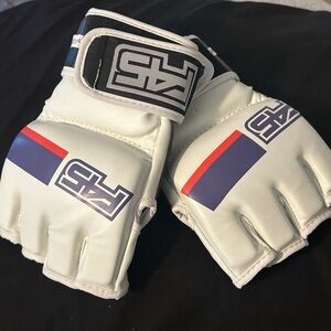 F45 gloves size M